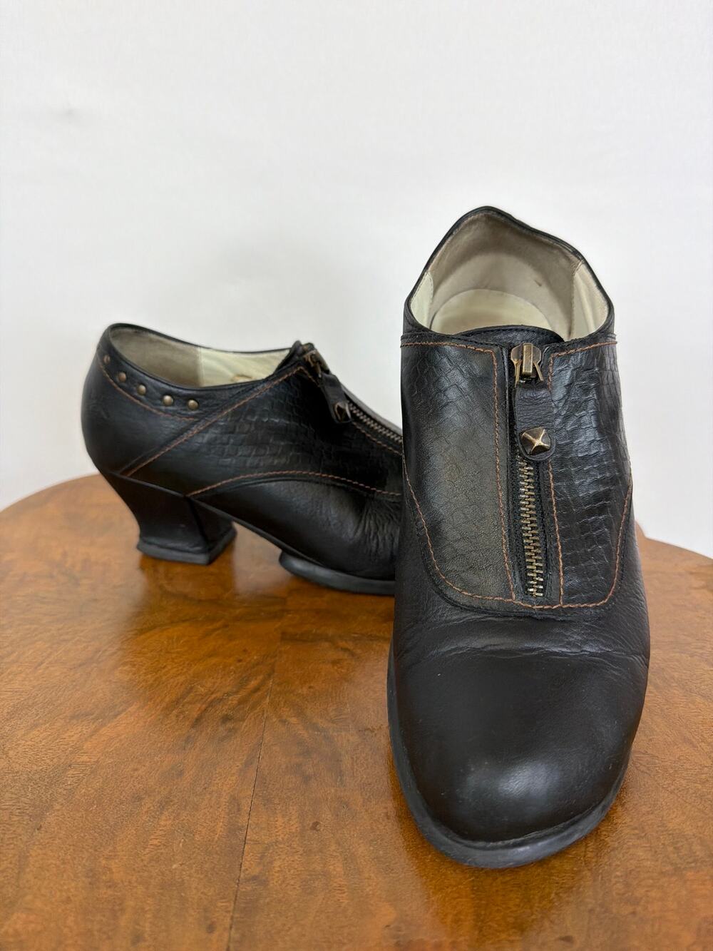 John Fluevog Black Leather Center Zip Asymmetrical Rivet Bootie / Shoes SZ 11